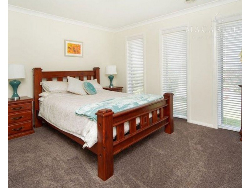 30 Mullagh Crescent, Boorooma NSW 2650