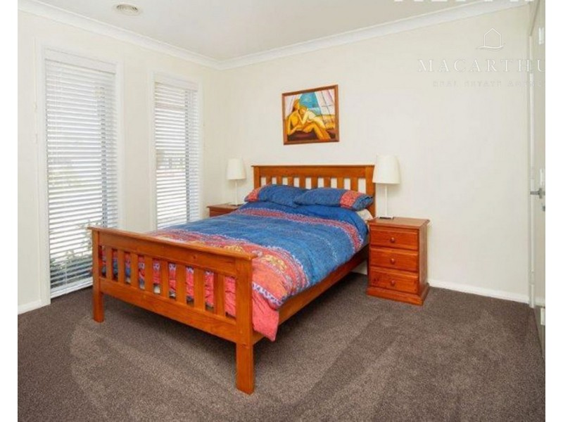 30 Mullagh Crescent, Boorooma NSW 2650