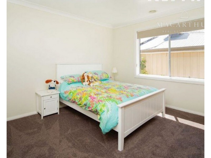 30 Mullagh Crescent, Boorooma NSW 2650