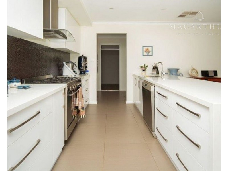 30 Mullagh Crescent, Boorooma NSW 2650