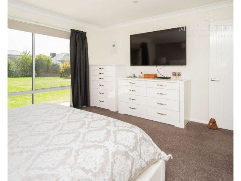 30 Mullagh Crescent, Boorooma NSW 2650