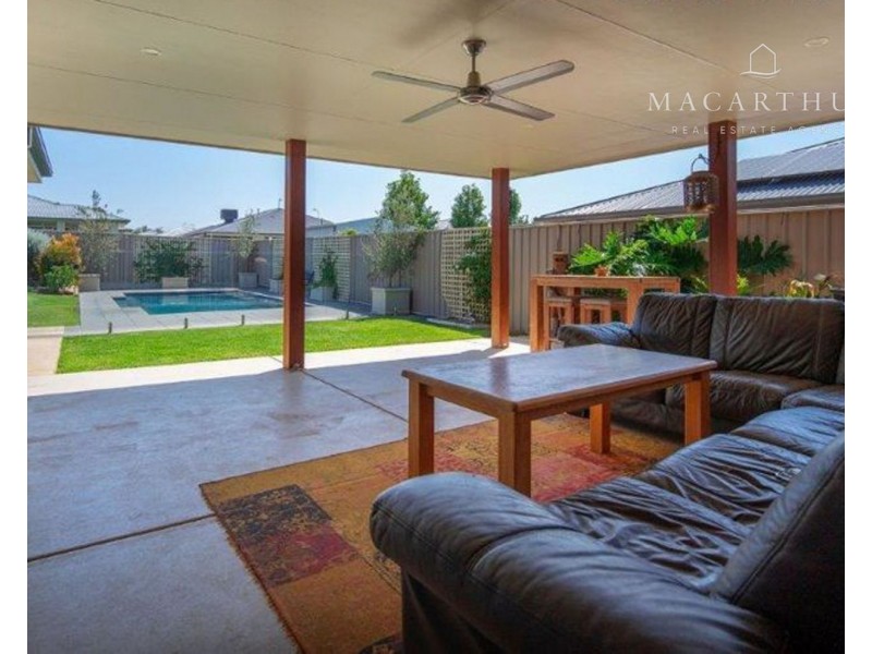 30 Mullagh Crescent, Boorooma NSW 2650