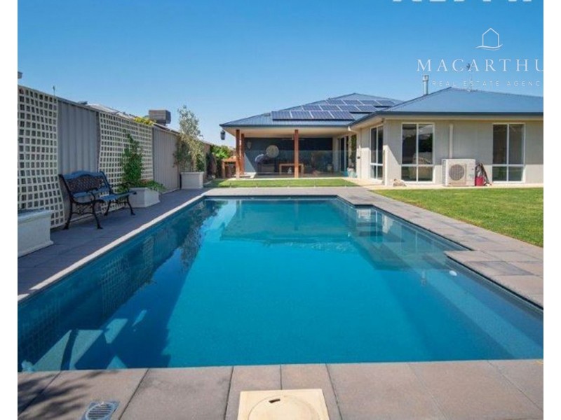 30 Mullagh Crescent, Boorooma NSW 2650