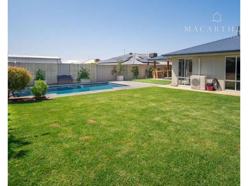 30 Mullagh Crescent, Boorooma NSW 2650