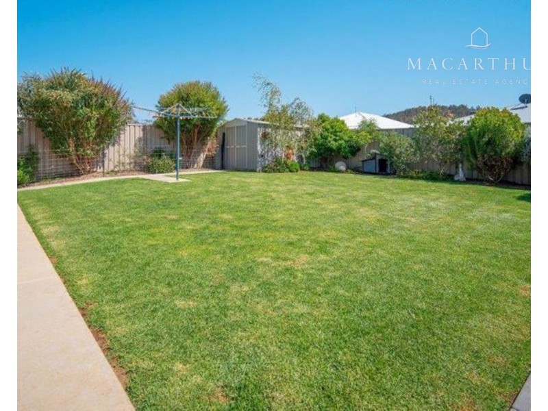 30 Mullagh Crescent, Boorooma NSW 2650