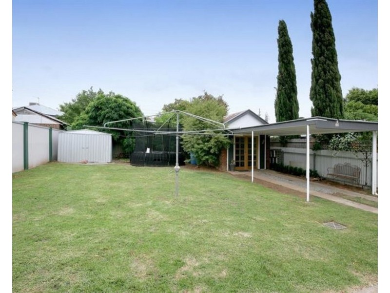 8 Macleay Street, Turvey Park NSW 2650