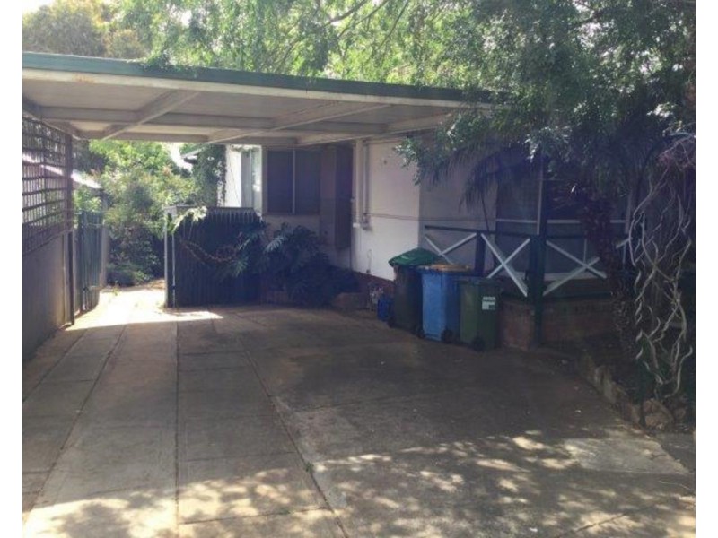 4 Waranga Avenue, Mount Austin NSW 2650