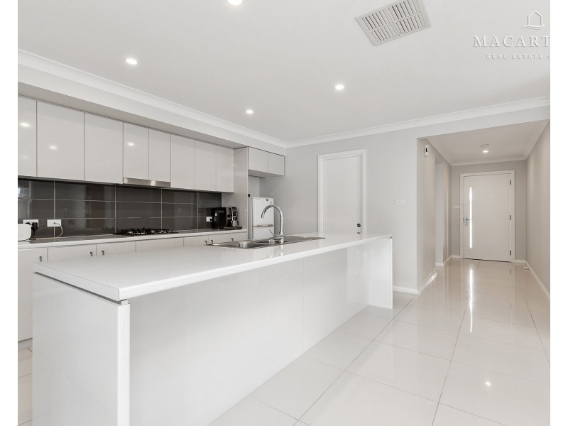 1/8 Kellerman Crescent, Boorooma NSW 2650