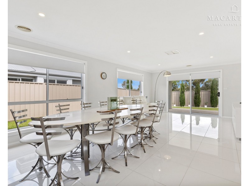 1/8 Kellerman Crescent, Boorooma NSW 2650