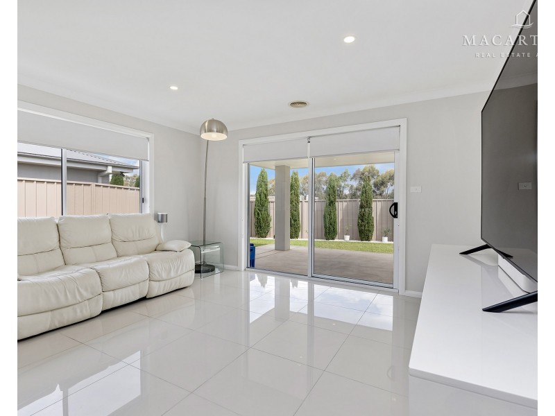 1/8 Kellerman Crescent, Boorooma NSW 2650