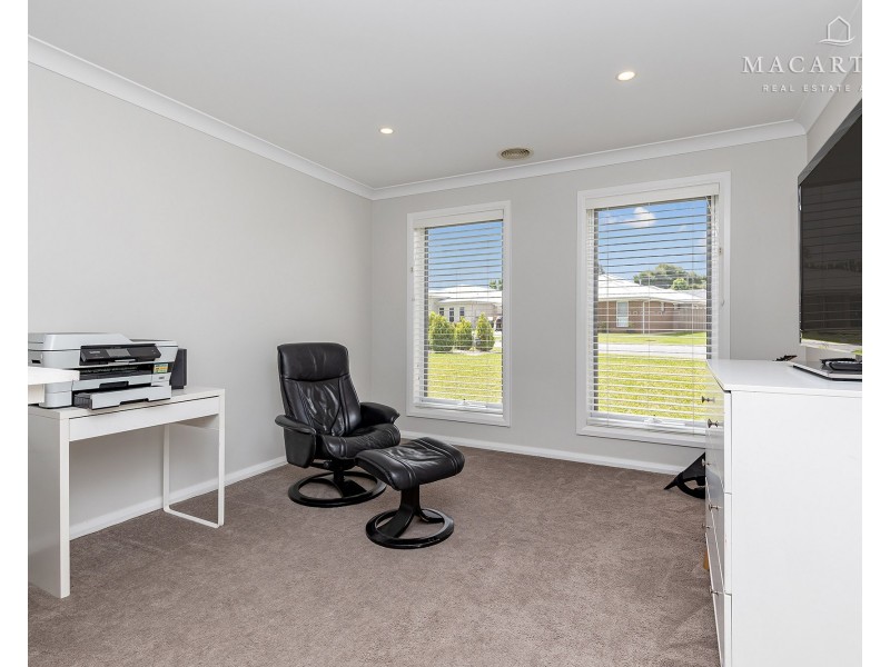 1/8 Kellerman Crescent, Boorooma NSW 2650