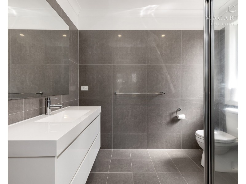 1/8 Kellerman Crescent, Boorooma NSW 2650