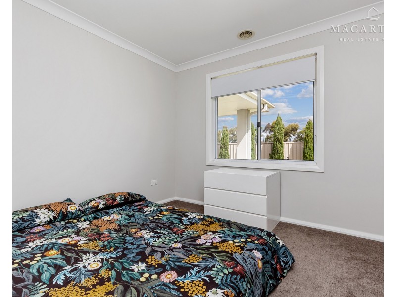 1/8 Kellerman Crescent, Boorooma NSW 2650