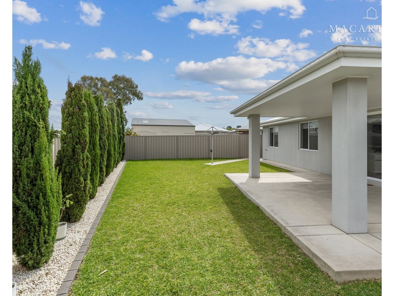 1/8 Kellerman Crescent, Boorooma NSW 2650