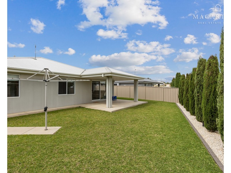 1/8 Kellerman Crescent, Boorooma NSW 2650