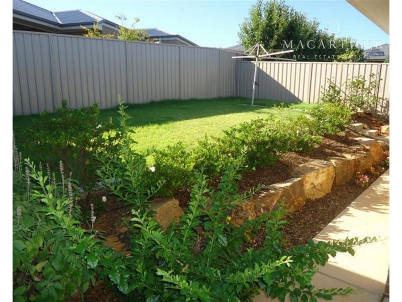 63 Kaloona Drive, Bourkelands NSW 2650