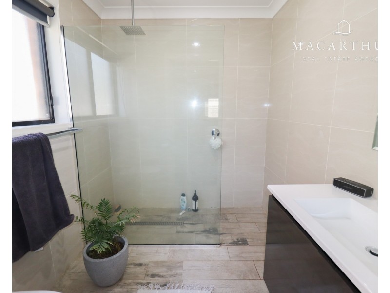 8B Balala Crescent, Bourkelands NSW 2650