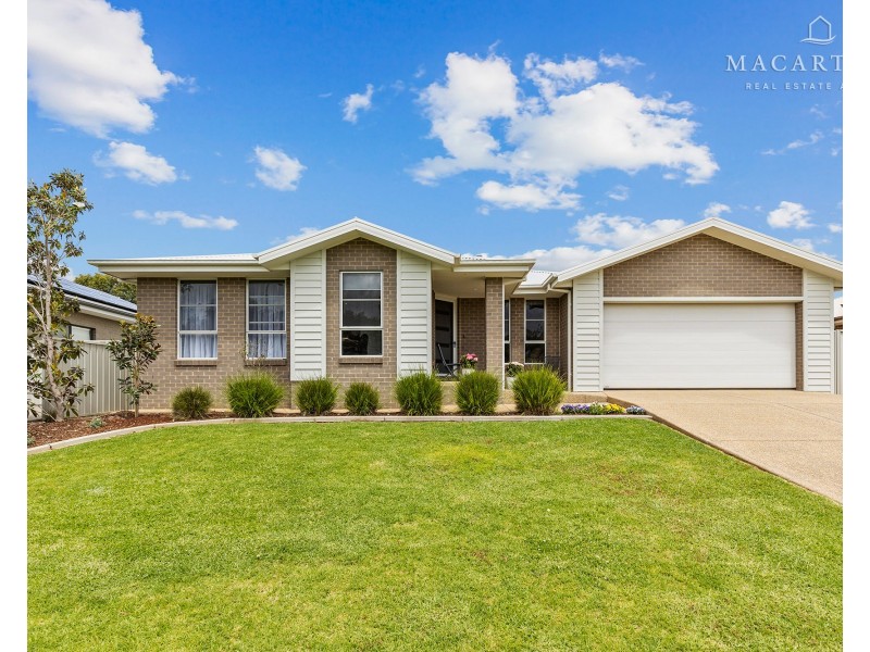 26 Marylands Way, Bourkelands NSW 2650