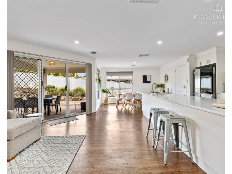 26 Marylands Way, Bourkelands NSW 2650