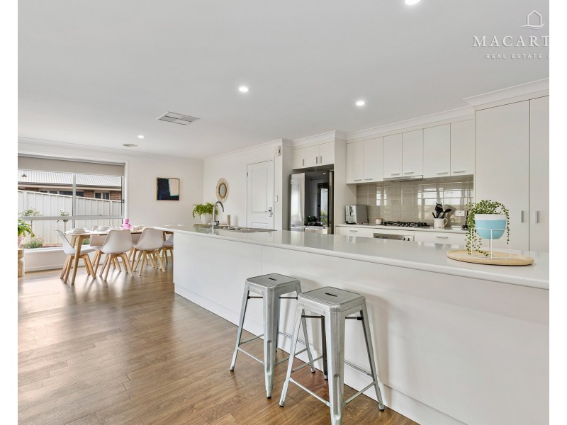 26 Marylands Way, Bourkelands NSW 2650