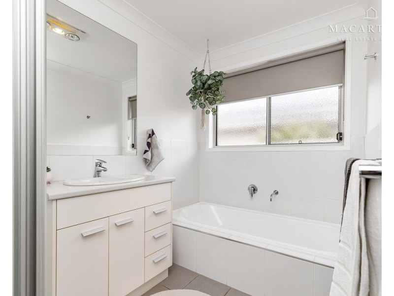 26 Marylands Way, Bourkelands NSW 2650