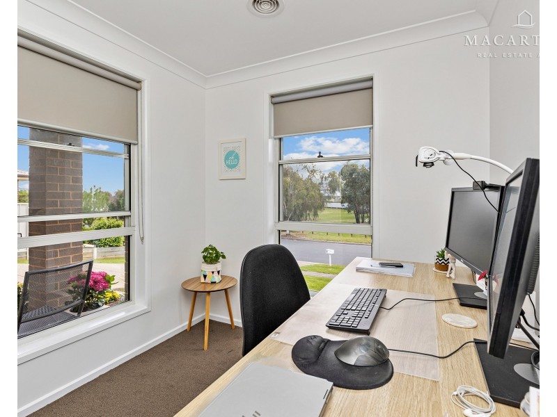 26 Marylands Way, Bourkelands NSW 2650