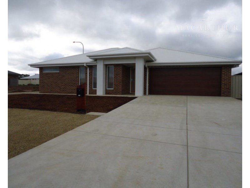 8 Morris Crescent, Gobbagombalin NSW 2650