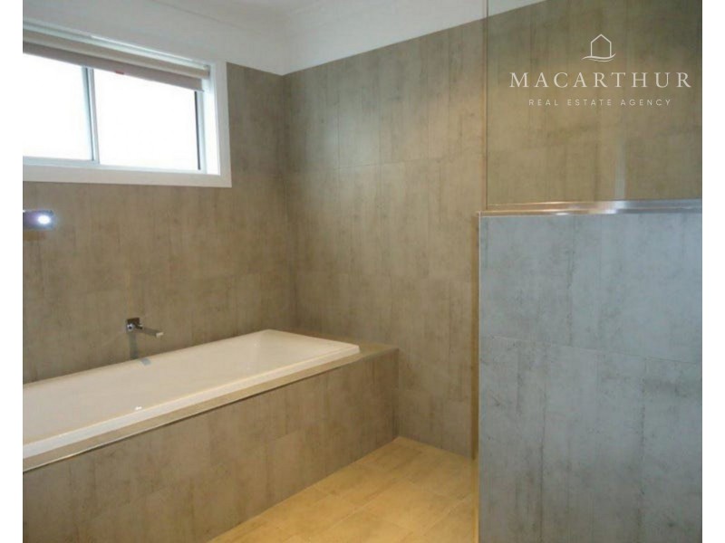 8 Morris Crescent, Gobbagombalin NSW 2650