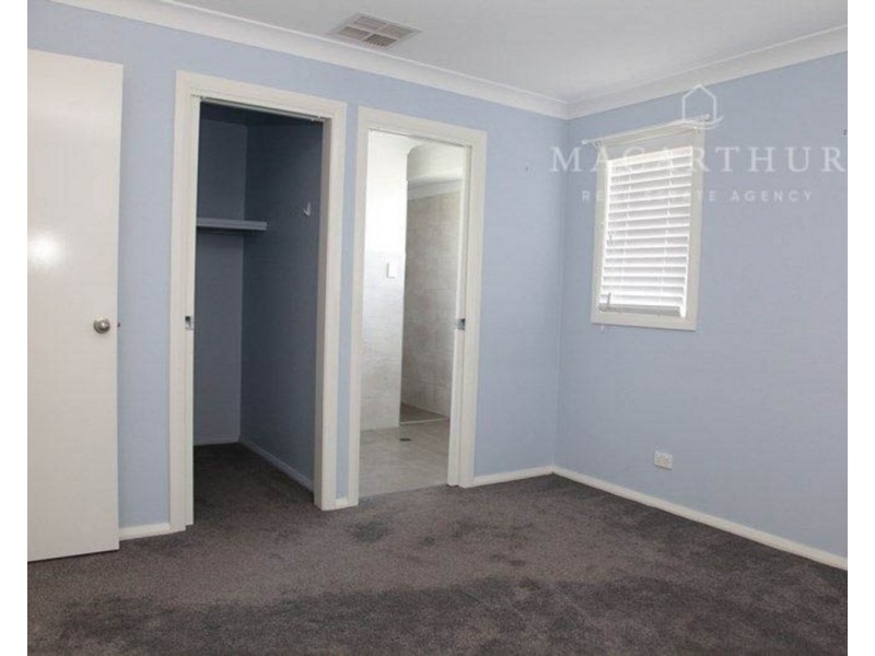 26 Tantoon Circuit, Forest Hill NSW 2651