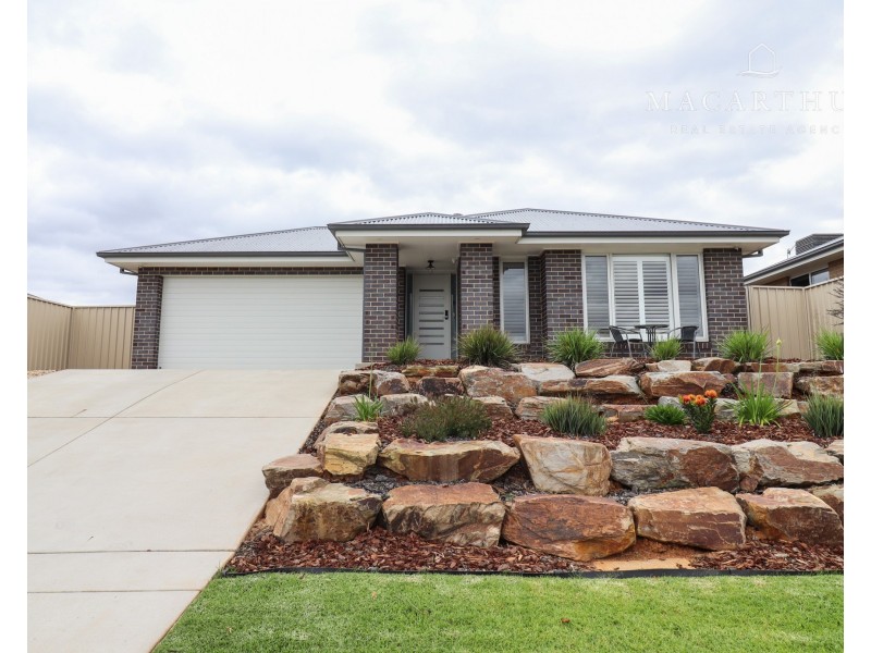 44 Ross Parkway, Gobbagombalin NSW 2650
