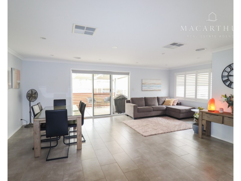 44 Ross Parkway, Gobbagombalin NSW 2650
