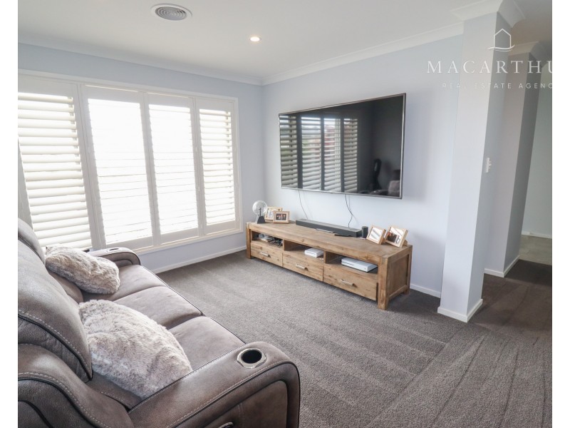 44 Ross Parkway, Gobbagombalin NSW 2650