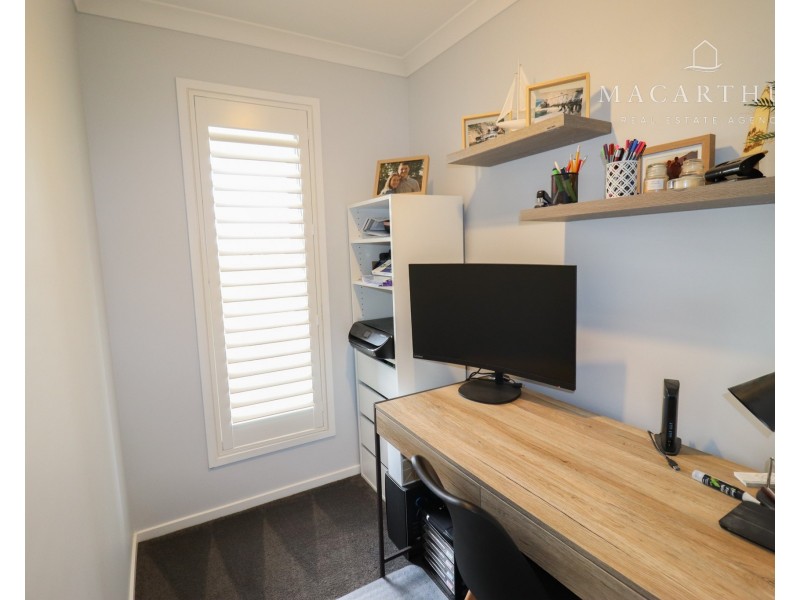 44 Ross Parkway, Gobbagombalin NSW 2650