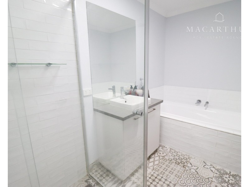 44 Ross Parkway, Gobbagombalin NSW 2650