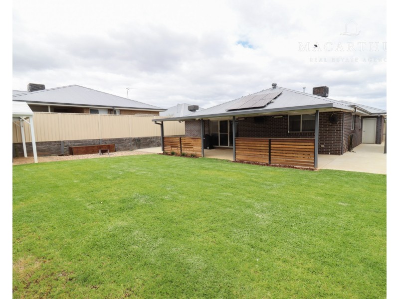 44 Ross Parkway, Gobbagombalin NSW 2650
