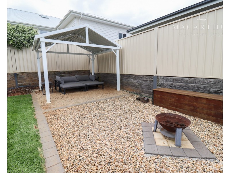 44 Ross Parkway, Gobbagombalin NSW 2650