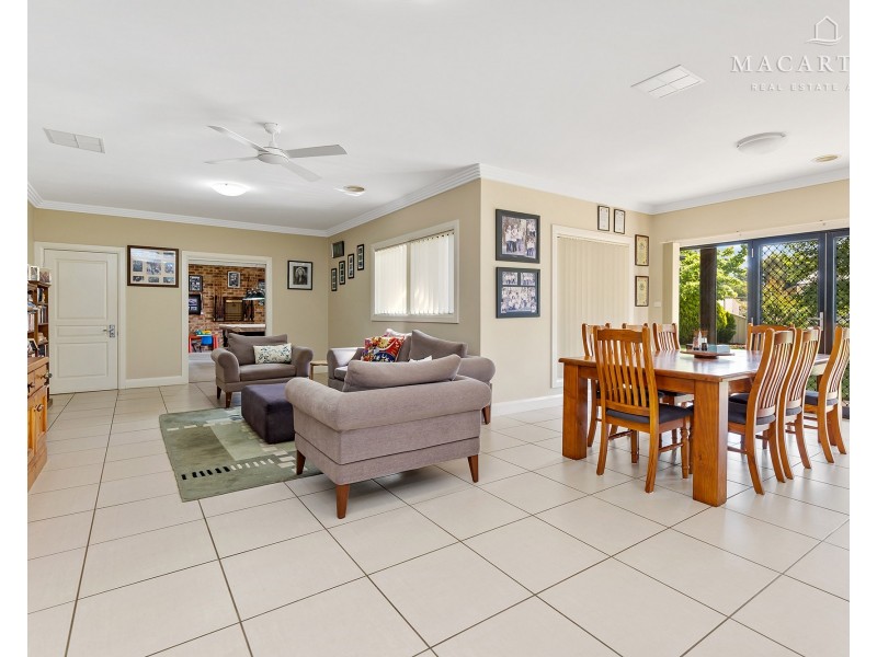 5 Hickory Place, Springvale NSW 2650