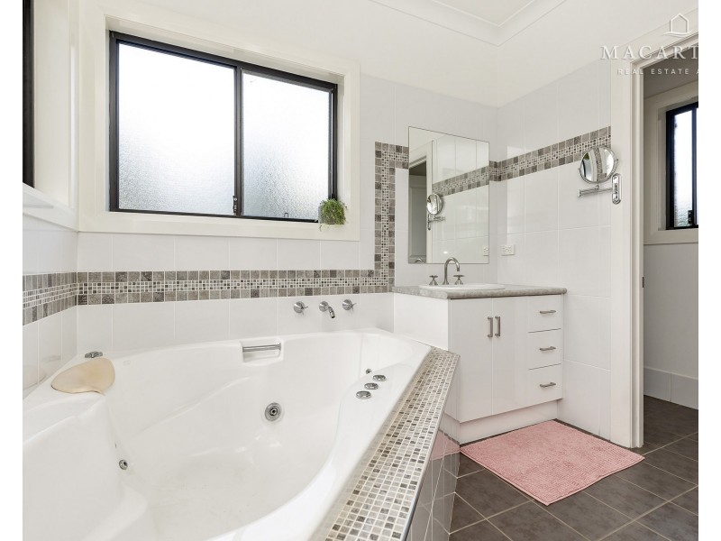 5 Hickory Place, Springvale NSW 2650