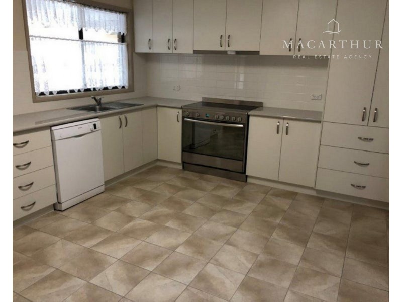 8 Lonergan Place, Wagga Wagga NSW 2650