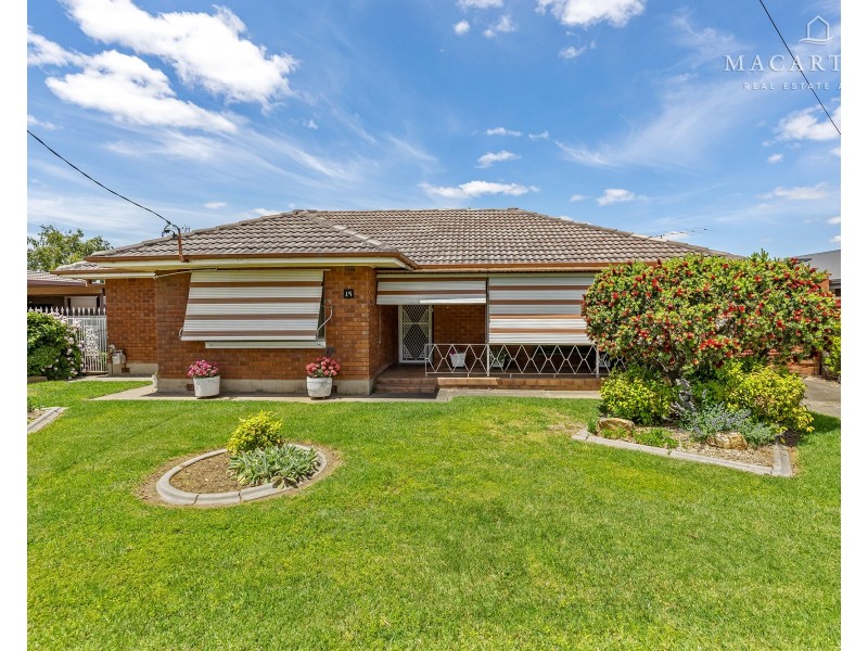 15 Inglis Street, Lake Albert NSW 2650