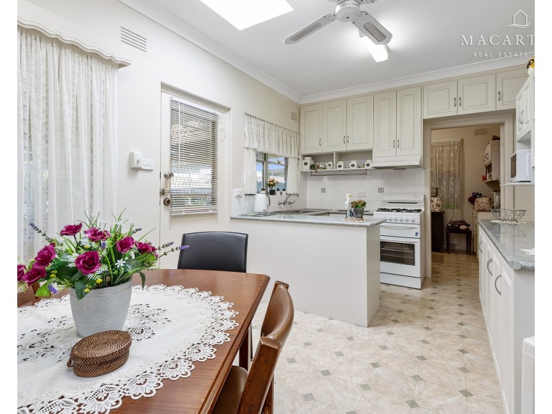 15 Inglis Street, Lake Albert NSW 2650