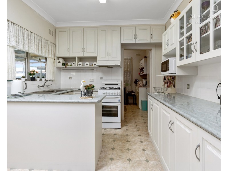 15 Inglis Street, Lake Albert NSW 2650