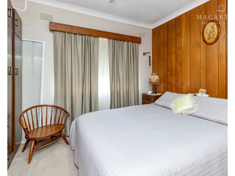 15 Inglis Street, Lake Albert NSW 2650