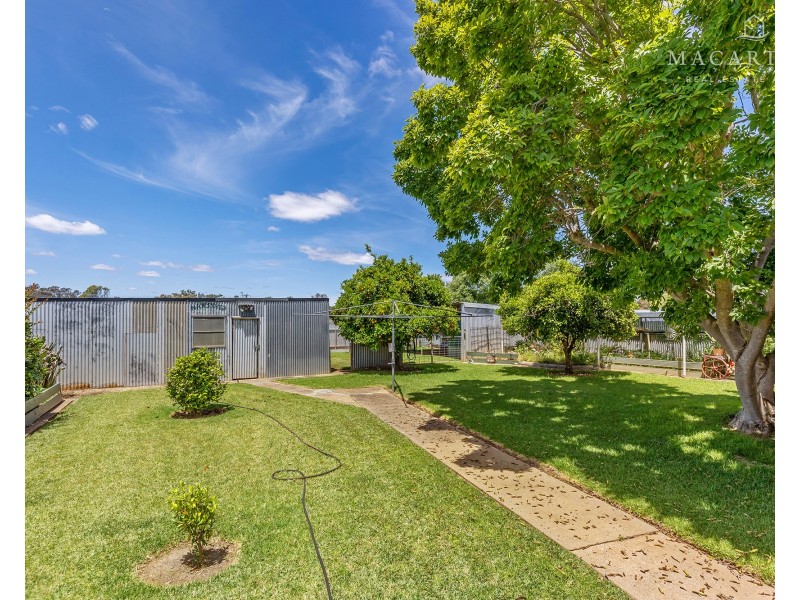 15 Inglis Street, Lake Albert NSW 2650