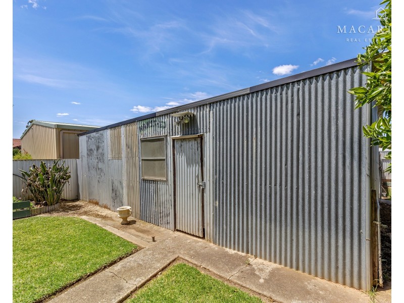 15 Inglis Street, Lake Albert NSW 2650