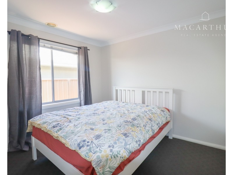 18 Bindari Avenue, Glenfield Park NSW 2650