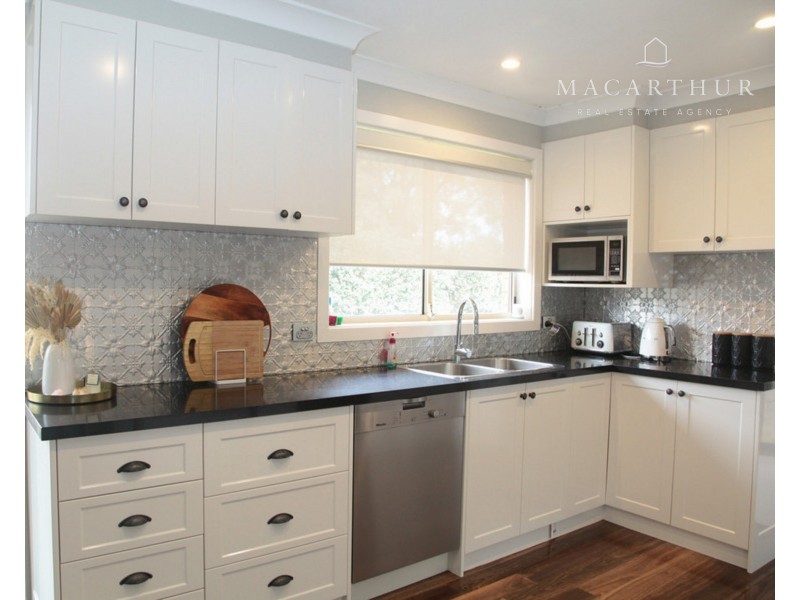 18 Canola Place, Estella NSW 2650