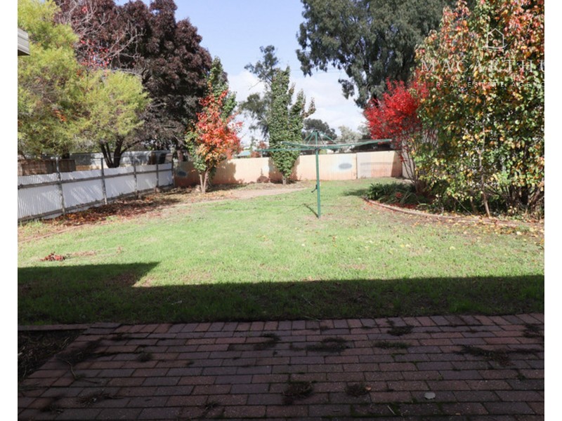 67 Balleroo Crescent, Glenfield Park NSW 2650