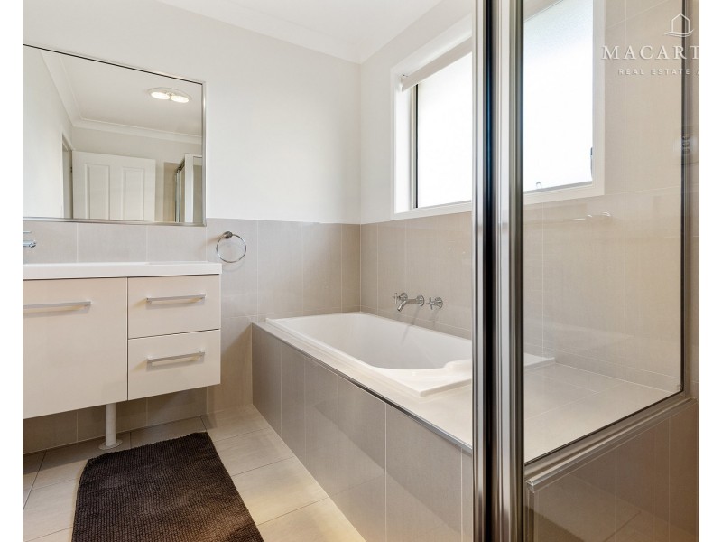 26 Bindari Avenue, Glenfield Park NSW 2650