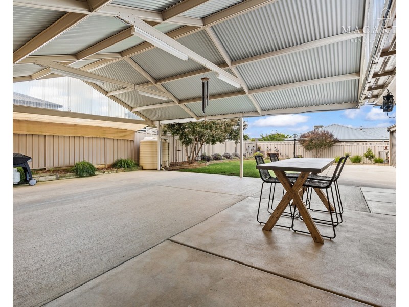 26 Bindari Avenue, Glenfield Park NSW 2650
